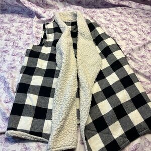 🪄Epic Threads Black & White Sherpa Lined Vest